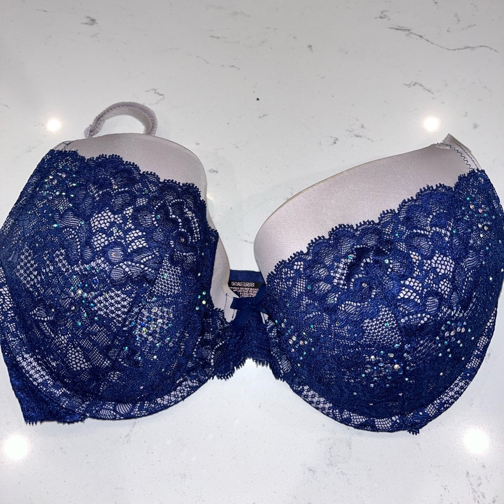 Victoria’s Secret 34 DD bra for sale 💙🩶